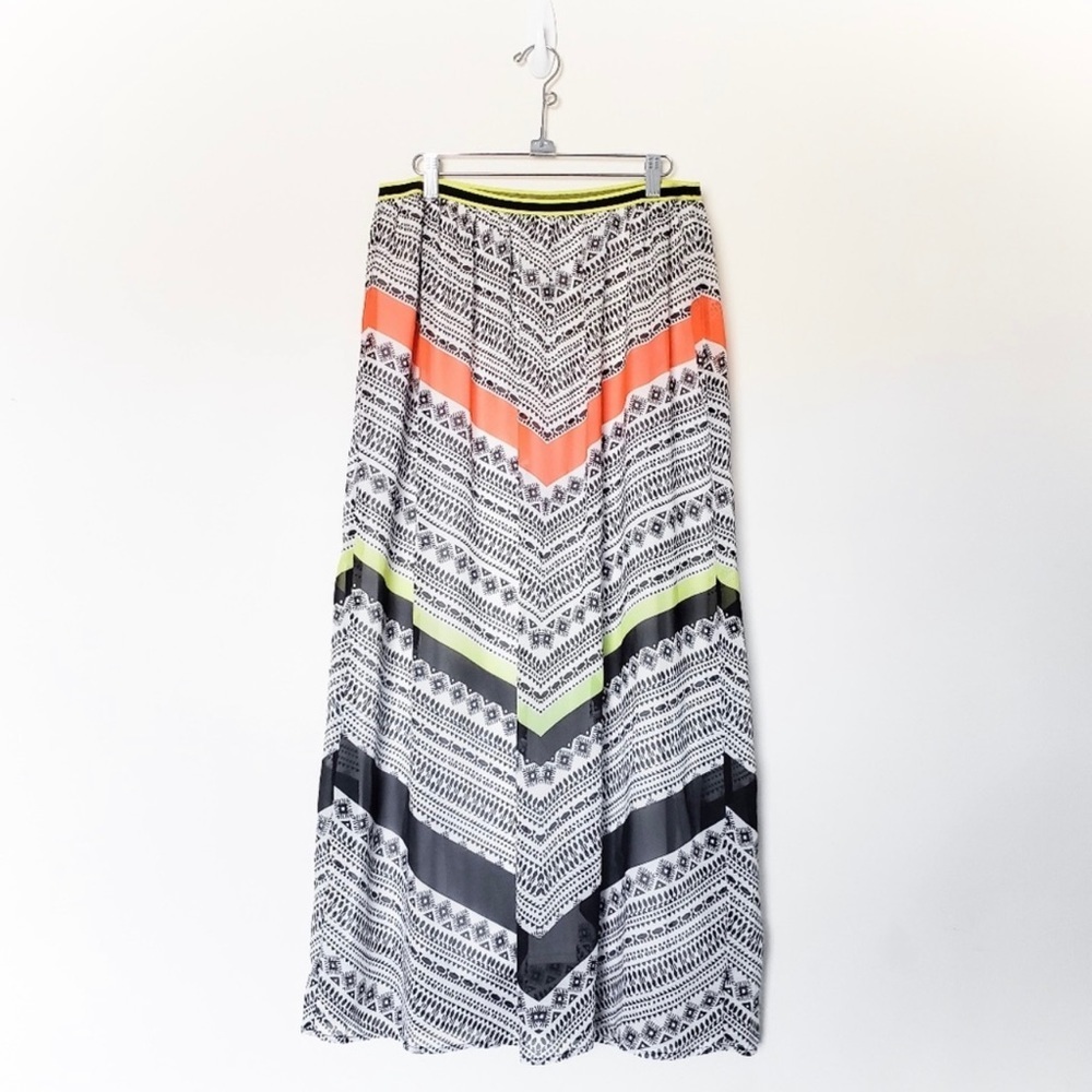 Old Navy Maxi Skirt, Chevron Print, Size M